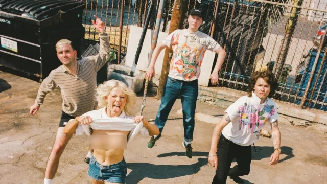 Amyl and the Sniffers.
