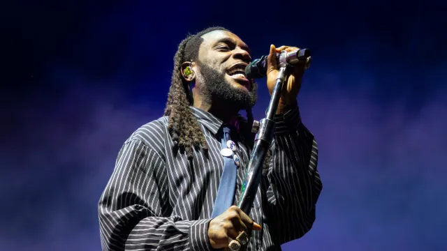 Burna Boy a atuar no MEO Kalorama, Lisboa, 2024.