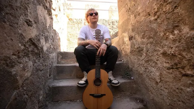 Ed Sheeran no Castelo de São Jorge a cantar "Castle on the Hill", 2024.