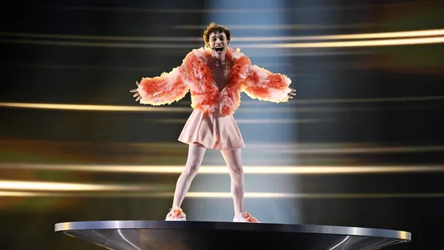 Nemo, com "The Code" no Festival da Eurovisão, 2024.