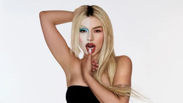 "Lovin Myself", Ava Max.