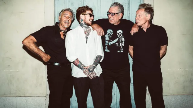 Sex Pistols com Frank Carter no lugar de Johnny Rotten.